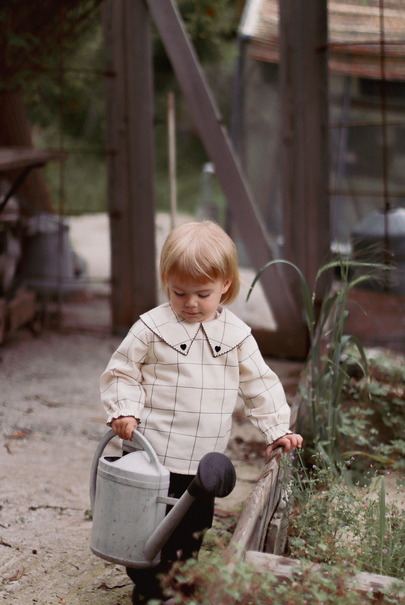 Eli & Nev DALILA blouse – 100 % cotton, black-trimmed collar with heart embroidery, back coconut buttons