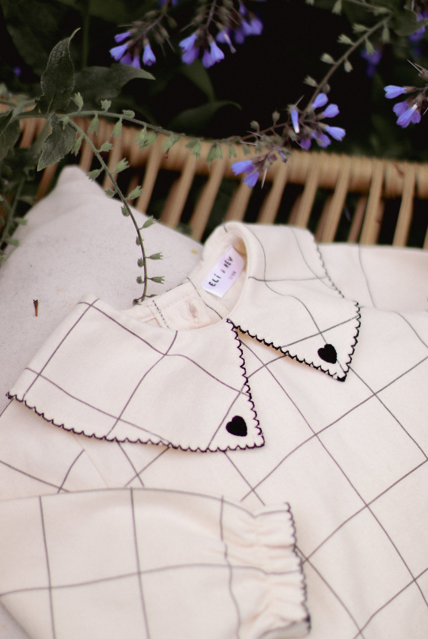 Looking for the perfect gift for a baby or toddler? The DALILA Blouse by Eli & Nev is a charming 100% cotton top with a soft check pattern, delicate embroidered collar, and eco-friendly coconut buttons. Ethically made in Turkey, it’s a thoughtful, stylish, and sustainable gift for little ones.