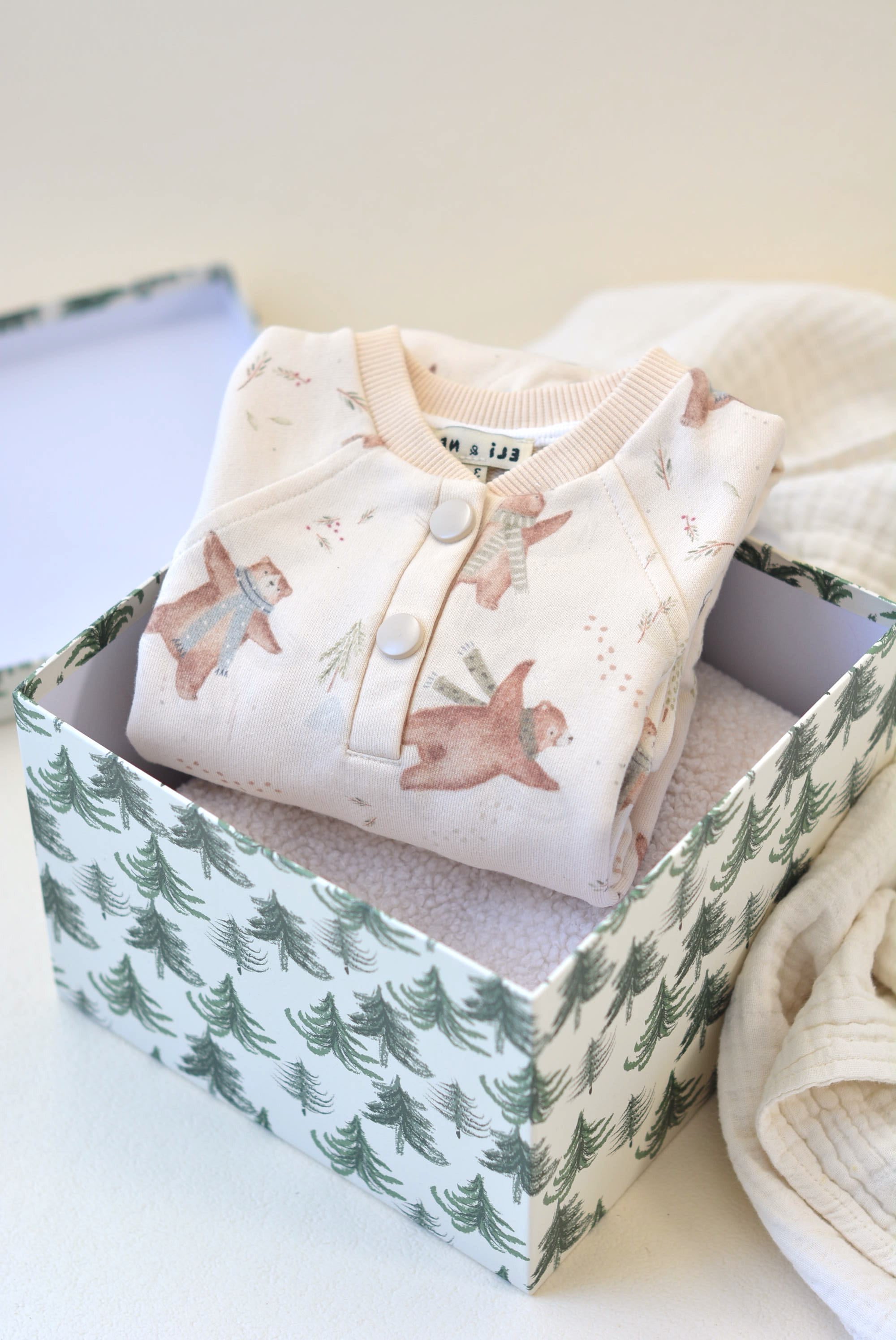 gift present toddler baby newborn french designer sustainbale eco-friendly coton luxury christmas holidays