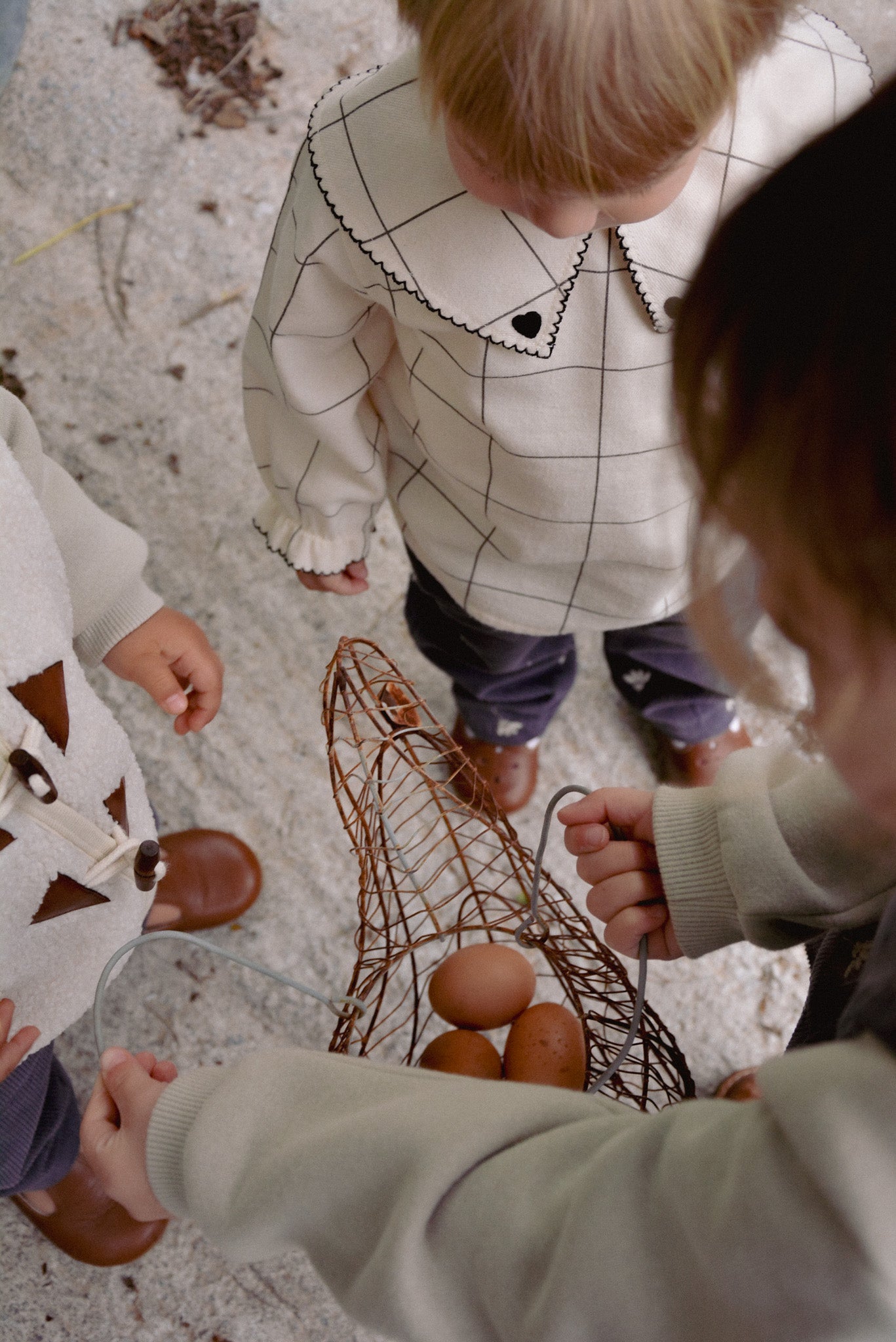 Looking for the perfect gift for a baby or toddler? The DALILA Blouse by Eli & Nev is a charming 100% cotton top with a soft check pattern, delicate embroidered collar, and eco-friendly coconut buttons. Ethically made in Turkey, it’s a thoughtful, stylish, and sustainable gift for little ones.